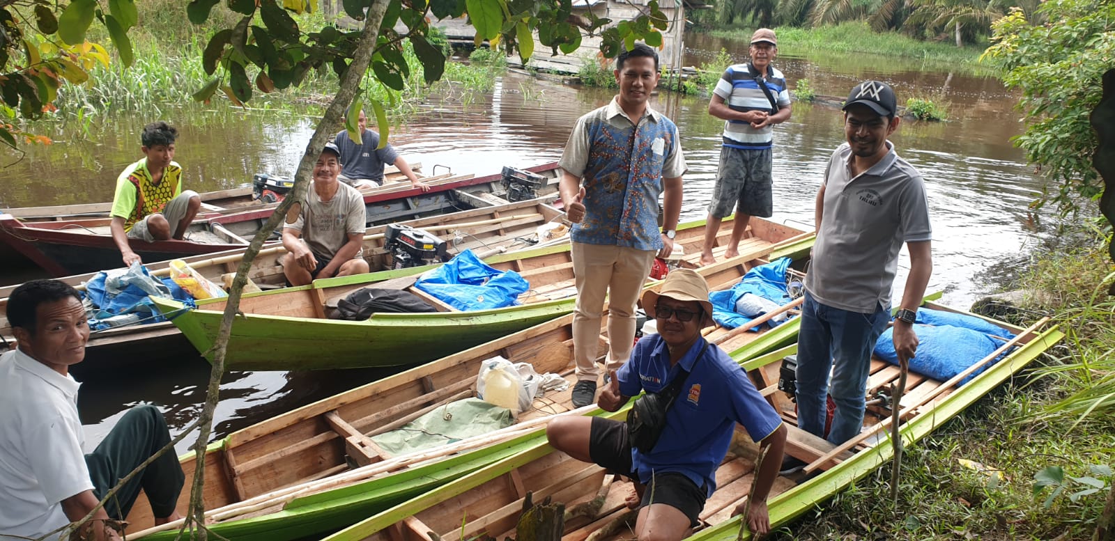 PT Musim Mas Salurkan Bantuan Perahu Untuk Nelayan Desa Talau